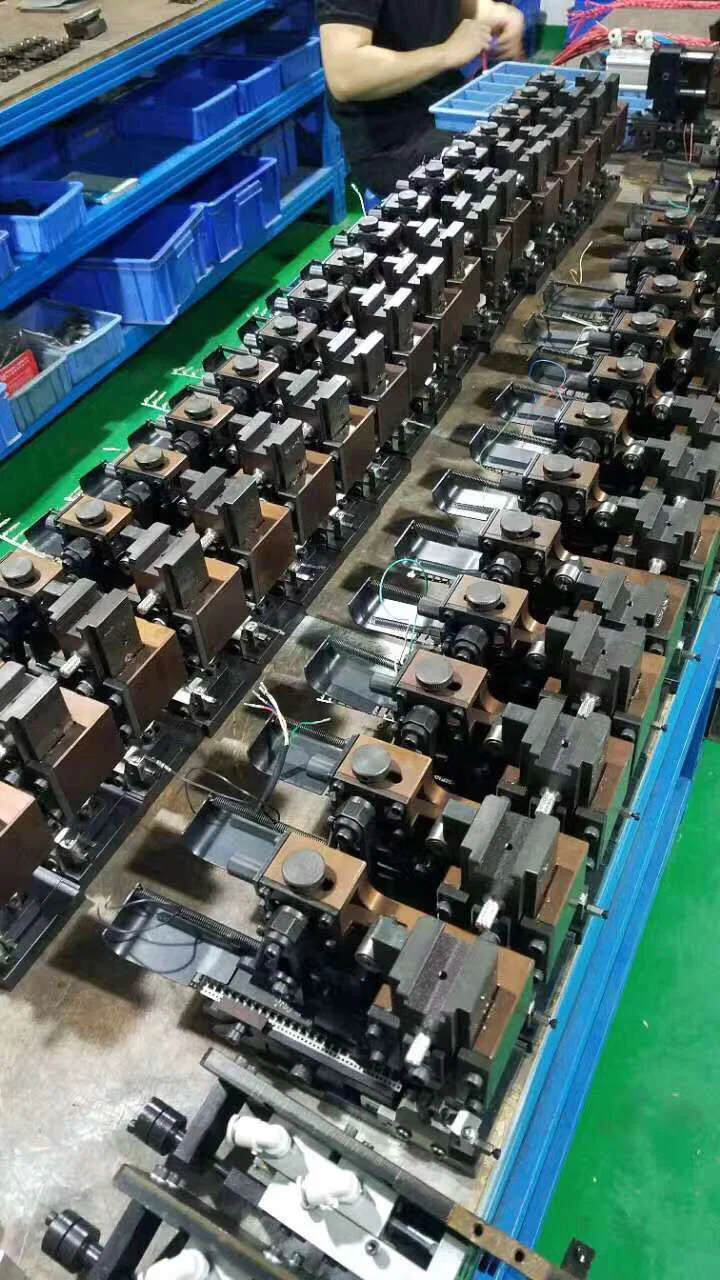 ストリッピング圧着端子機、ワイヤーストリッピング圧着機、ワイヤー圧着機