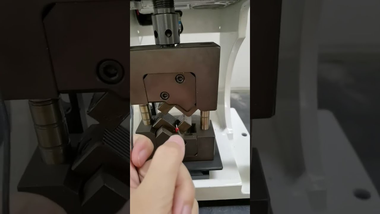 異なるサイズの端子に対応、金型交換不要！1台で効率アップ #工場 #機械 #電線ストリッピング