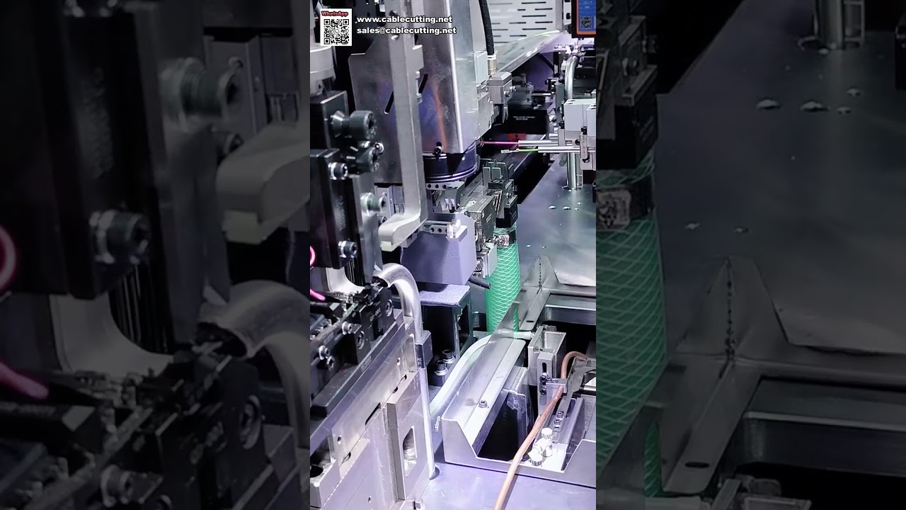 高互換性全自動コネクタハウジング挿入加工機 - ショート
