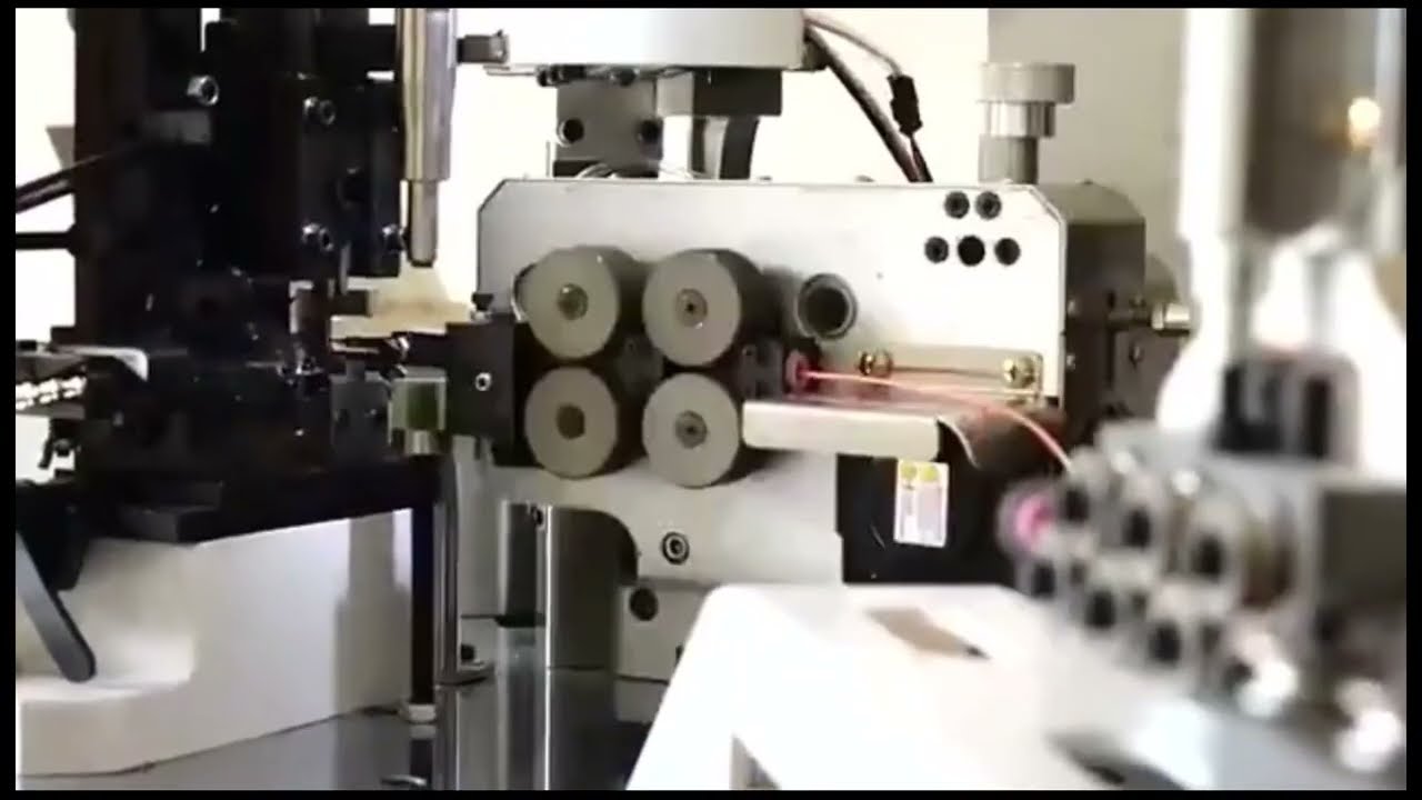 全自動4線5面圧着機｜4本同時圧着ケーブルコンバインドマシン