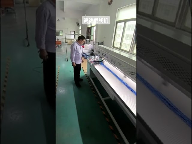 高速ワイヤー切断機 お客様先で実機デバッグ中！納品～調整まで一貫サポート