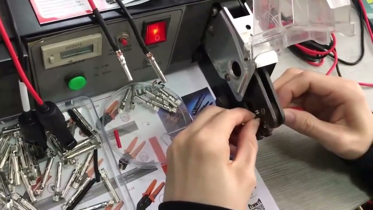 新発売！電動端子圧着機 EM6B2 PRO - ワイヤーストリッピング・切断機能付き圧着工具