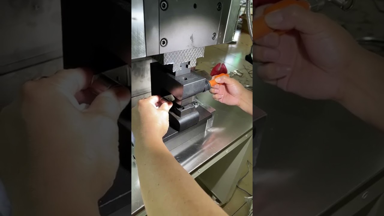 50トンサーボ圧着機｜新エネルギーケーブル加工・大型角型端子対応、金型不要リベット技術