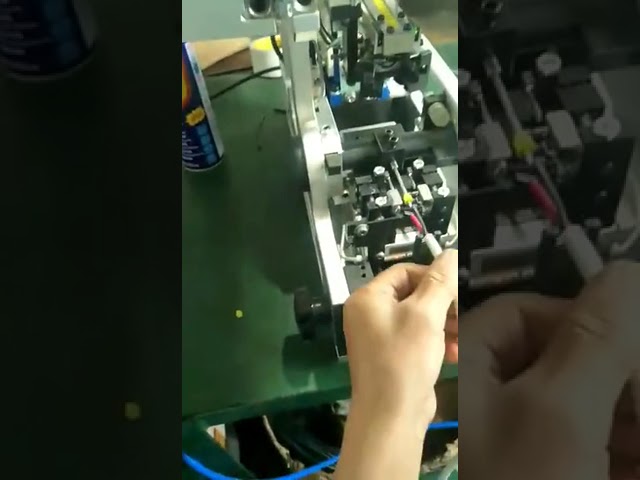 自動防水プラグシール挿入・ワイヤーストリッピング・圧着機 | ケーブル加工を効率化