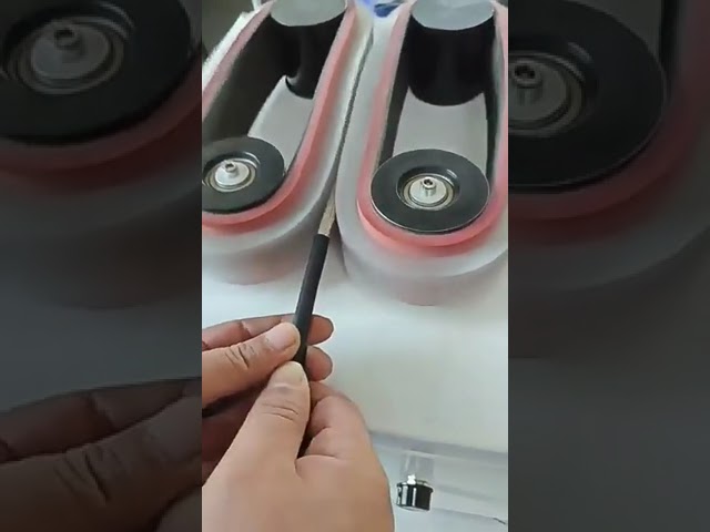【自動化】金属被覆ケーブル用 ワイヤーブラシ分散加工機 - トラック式ナイロン・銅線ブラシ搭載