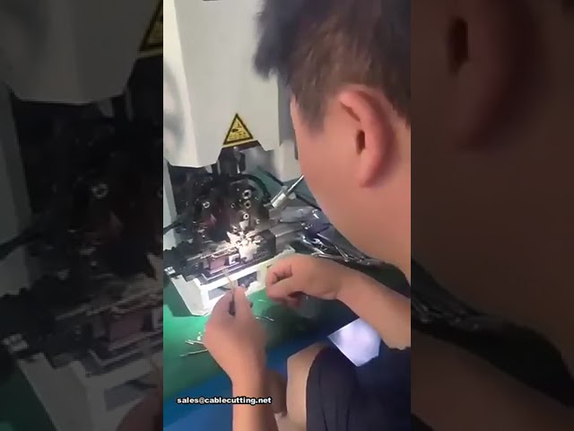 【工場自動化】高速・高精度！電線被覆剥離・圧着機
