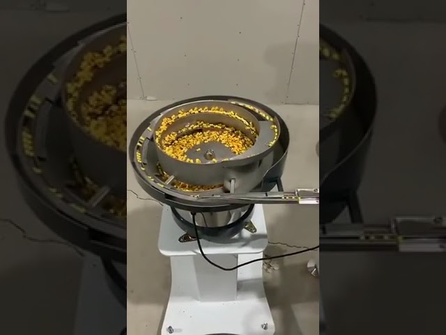 高速自動絶縁付銅端子圧着機 | ルーズ端子振動フィーダー搭載