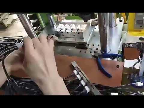 小型ケーブル製造用 ベンチトップチューブヘッド射出成形機｜ワイヤープラグプラスチック部品生産