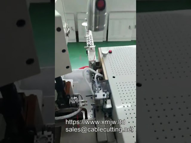 全自動Micro USBデータケーブル端子圧着機｜高速精密圧着