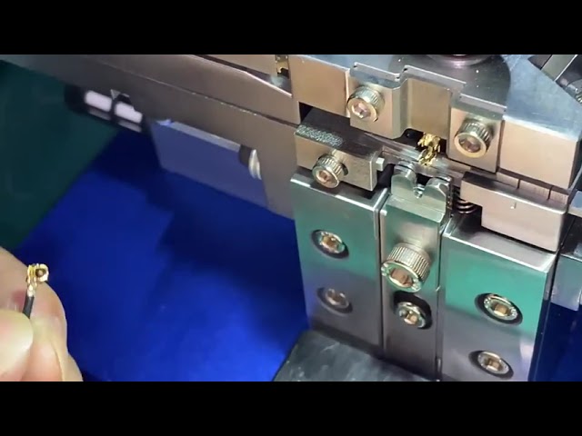 IPEX-SMA同軸端子圧着機 | Sub-6 LTE/Wi-Fi/IoTデバイス接続の自動化ソリューション